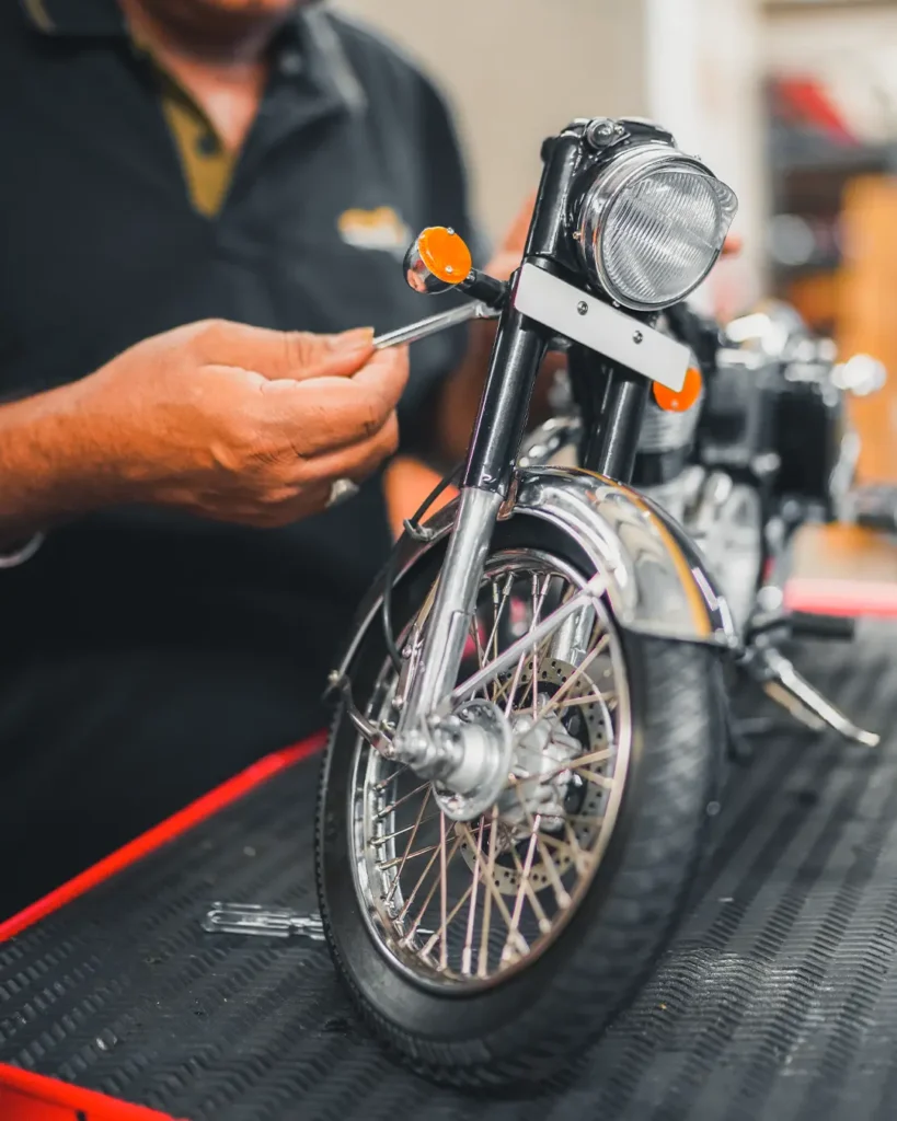 Limited Edition Classic Scale Model 8